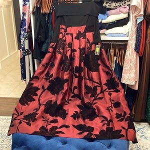 Jessica Howard 12/14 Cranberry Off-shoulder Taffeta Gown with Black Print